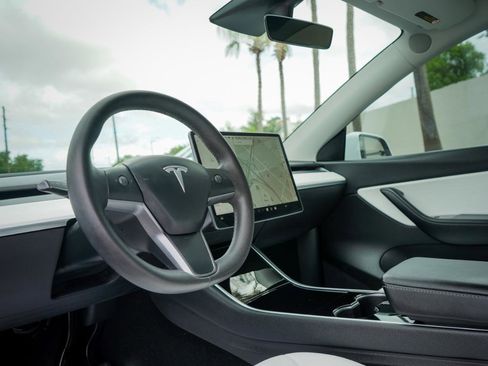Used 2020 Tesla Model Y Long Range AWD/4WD image 9