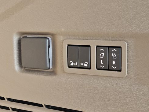 New 2026 GMC Yukon Denali w/ Denali Reserve Package AWD/4WD image 9