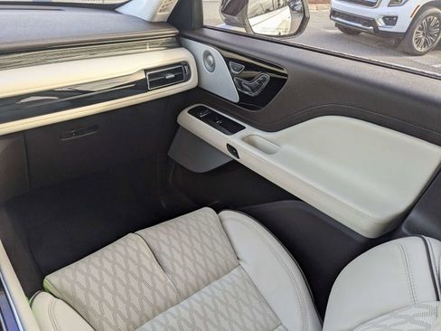 Used 2024 Lincoln Aviator Black Label w/ Class IV Trailer Tow Package image 18