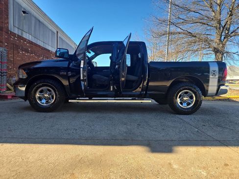 Used 2017 RAM 1500 ST w/ SXT Appearance Group image 6