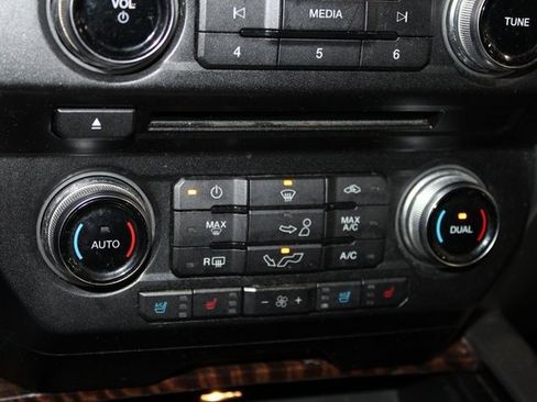 Used 2015 Ford F150 Platinum image 21