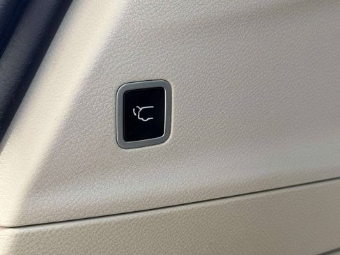 Used 2017 Chrysler Pacifica Touring FWD image 7