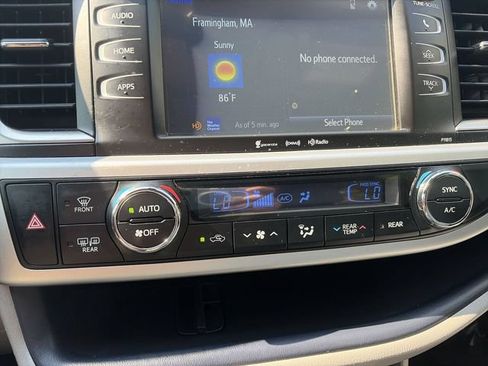 Used 2019 Toyota Highlander Plus AWD/4WD image 19