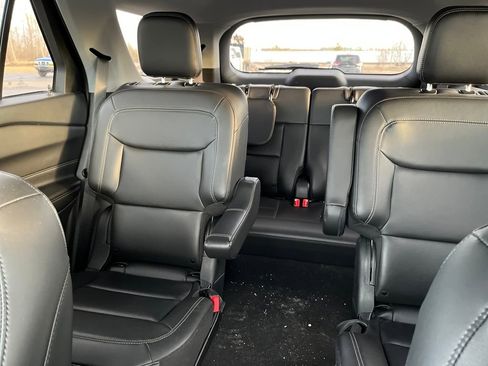 Used 2023 Ford Explorer XLT w/ Equipment Group 202A image 32