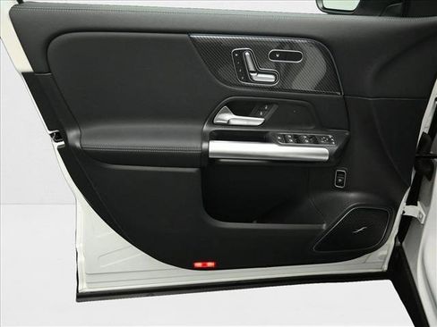 New 2025 Mercedes-Benz GLA 35 AMG 4MATIC image 18