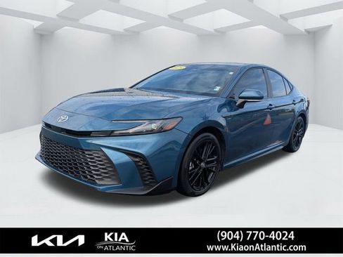 Used 2025 Toyota Camry SE w/ Convenience Package image 7