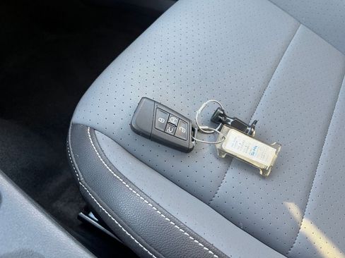 Used 2025 Volkswagen Jetta SE image 25