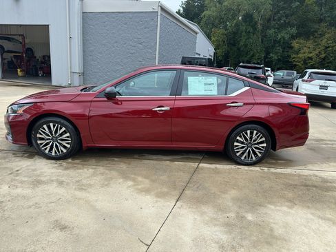 New 2025 Nissan Altima 2.5 SV image 7