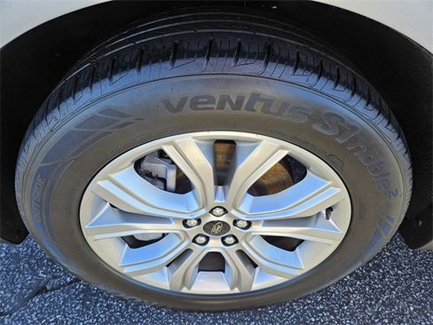 Used 2024 Ford Edge Titanium image 19