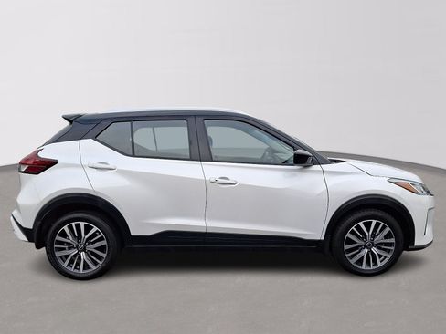 Used 2024 Nissan Kicks SV FWD image 7