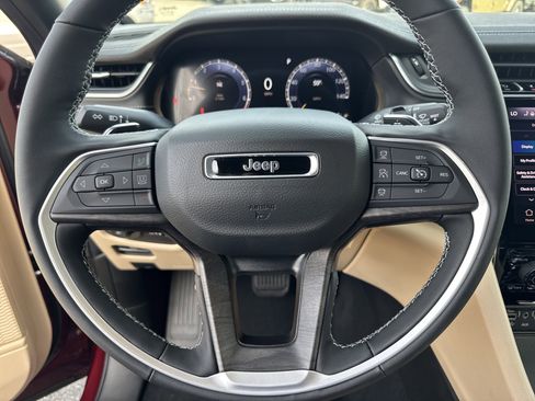 New 2025 Jeep Grand Cherokee Limited w/ Luxury Tech Group II image 7