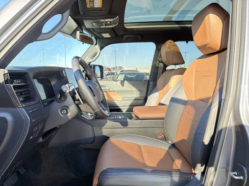 Used 2024 Lexus GX 550 w/ Accessory Package (Z1) image 11