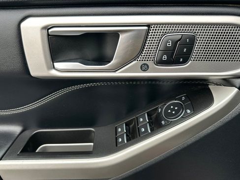 Used 2021 Ford Explorer Limited w/ Equipment Group 301A image 11