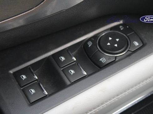 Used 2025 Ford Expedition Platinum w/ Driver's Package AWD/4WD image 23