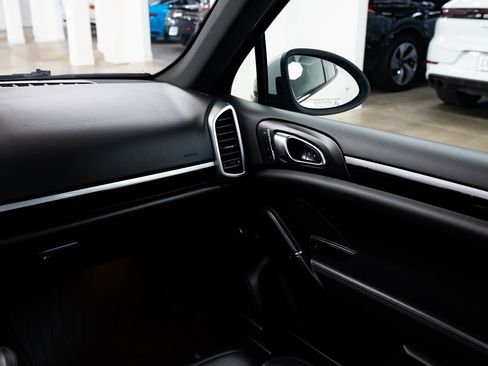 Used 2013 Porsche Cayenne S image 10