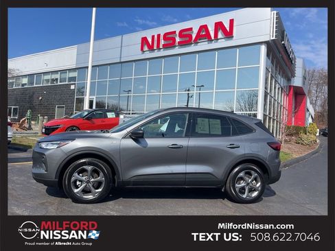 Used 2025 Ford Escape ST-Line image 2