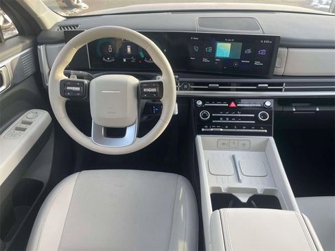 Used 2025 Hyundai Santa Fe SE image 13