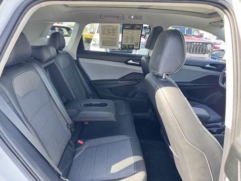 Used 2023 Volkswagen Taos SE w/ Panoramic Sunroof Package FWD image 33