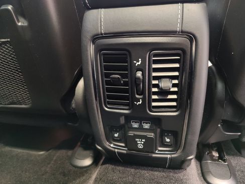 Used 2018 Jeep Grand Cherokee SRT AWD/4WD image 16
