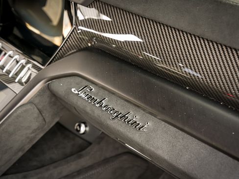 Used 2024 Lamborghini Urus Performante image 25