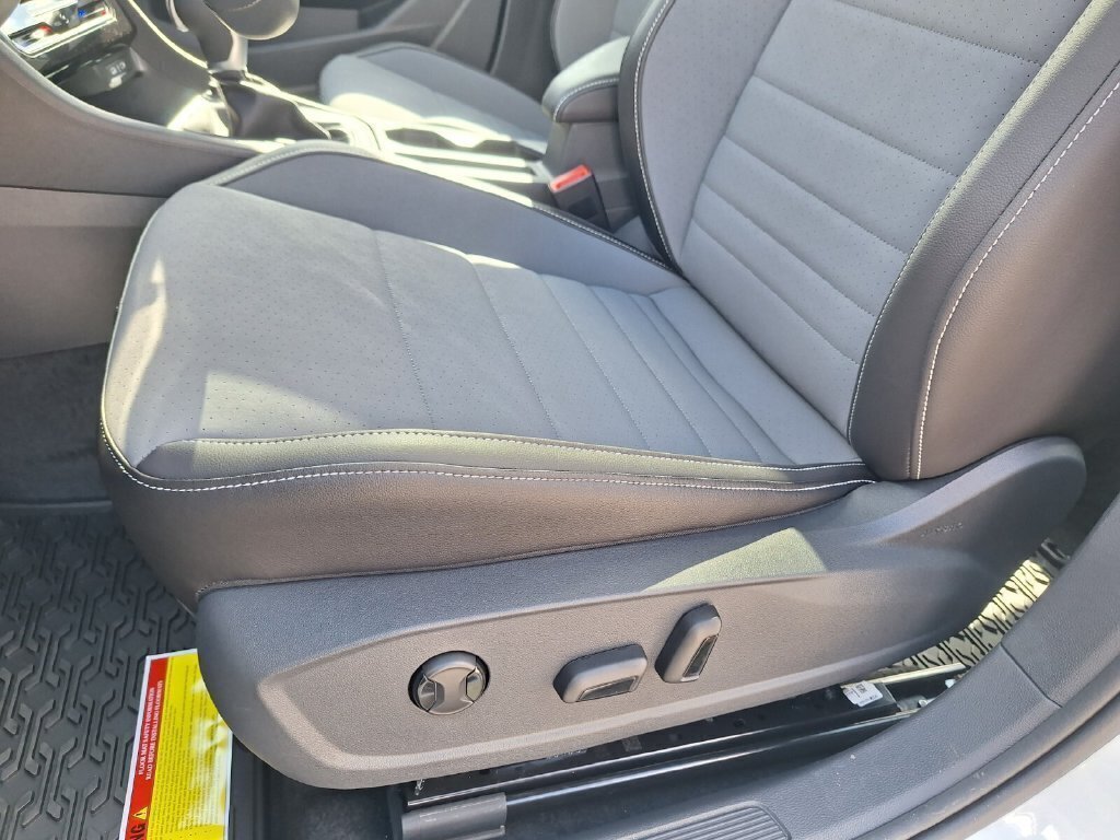 Used 2026 Volkswagen Jetta SE FWD image 10
