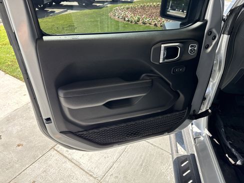 Used 2024 Jeep Wrangler Unlimited Sport AWD/4WD image 13