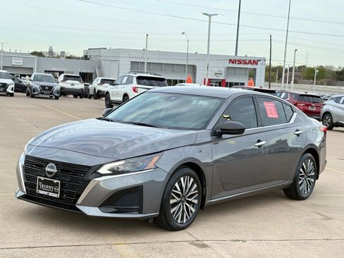 Certified 2024 Nissan Altima 2.5 SV image 3