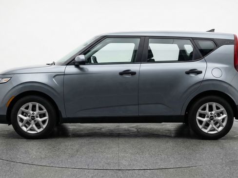 Used 2025 Kia Soul LX w/ LX Technology Package FWD image 5