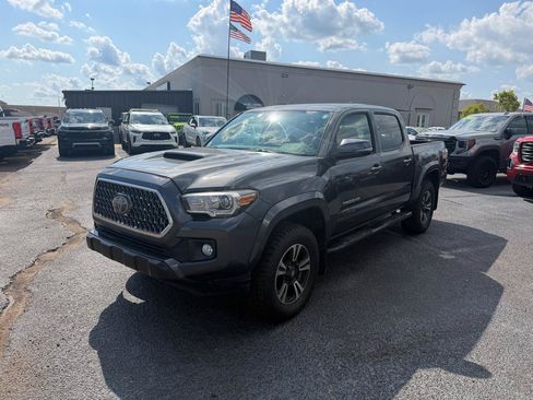 Used 2019 Toyota Tacoma TRD Sport AWD/4WD image 1