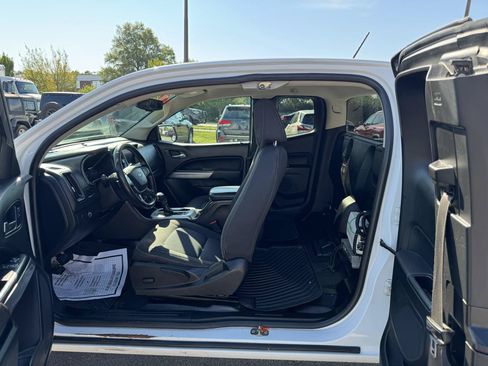 Used 2020 Chevrolet Colorado LT w/ Safety Package RWD image 11