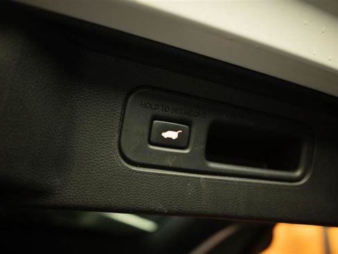 Used 2025 Honda Pilot EX-L image 8