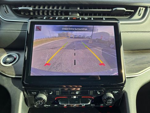 New 2025 Jeep Grand Cherokee Limited image 23