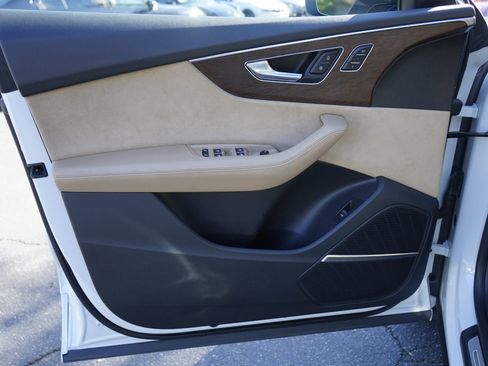 Used 2019 Audi Q8 Prestige w/ Luxury Package image 26