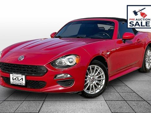 Used 2018 FIAT 124 Spider Classica w/ Technology & Siriusxm Group RWD image 1