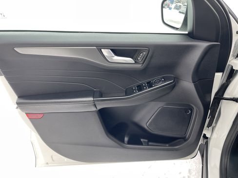 Used 2024 Ford Escape SE image 12