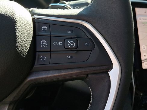Certified 2023 Jeep Grand Cherokee L Limited AWD/4WD image 25