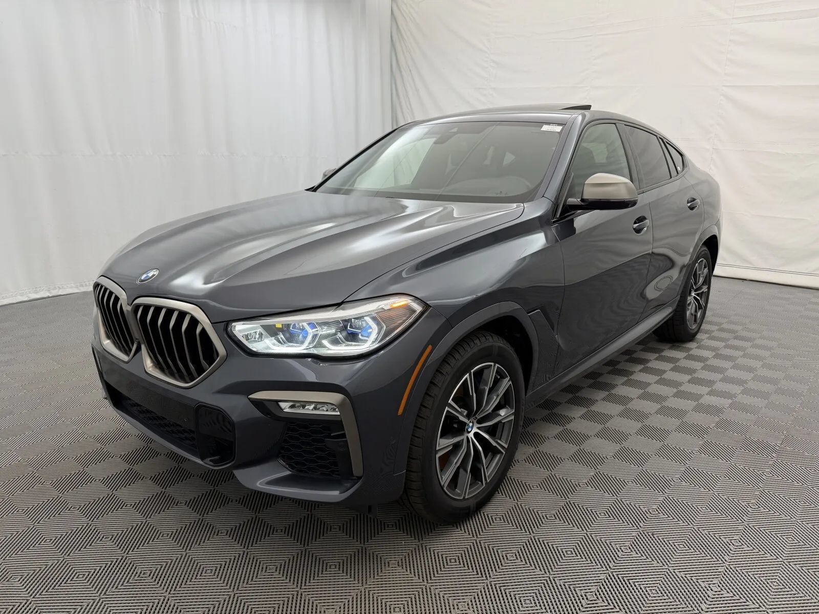 Used 2021 BMW X6 M50i w/ Executive Package AWD/4WD image 2