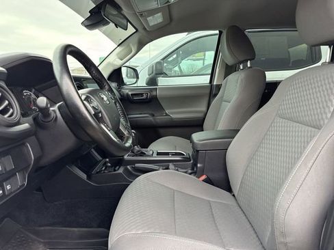 Used 2022 Toyota Tacoma SR image 13