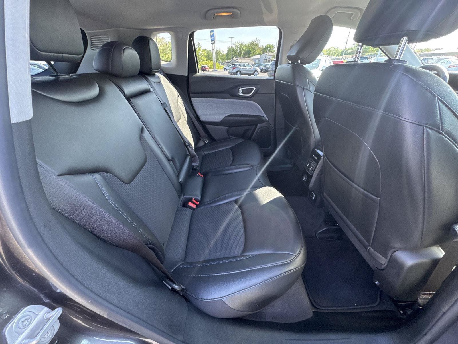 Used 2022 Jeep Compass Latitude AWD/4WD image 16