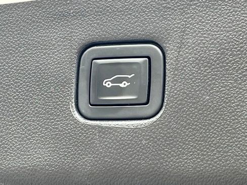 Used 2022 Chevrolet Blazer LT w/ Sound & Technology Package FWD image 13