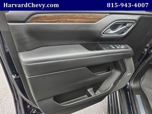 Used 2024 Chevrolet Suburban High Country AWD/4WD image 32