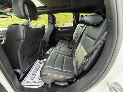 Used 2017 Jeep Grand Cherokee Overland w/ Jeep Active Safety Group AWD/4WD image 49