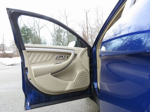 Used 2013 Ford Taurus SE image 9