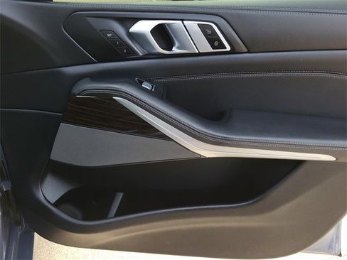 Used 2024 BMW X7 xDrive40i image 7