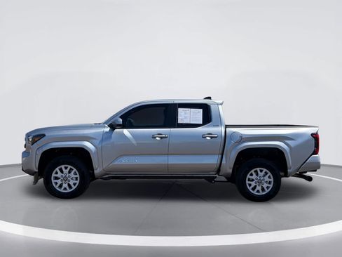 Certified 2025 Toyota Tacoma SR5 AWD/4WD image 3