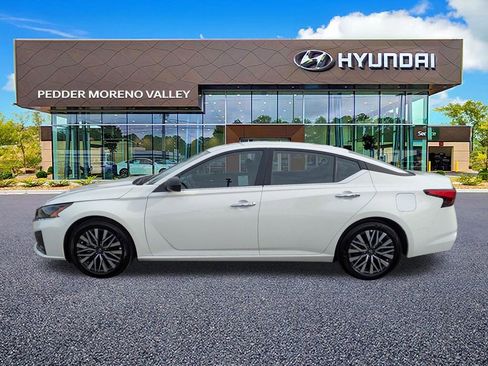 Used 2025 Nissan Altima 2.5 SV FWD image 7