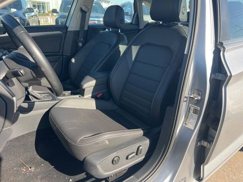 Used 2024 Volkswagen Jetta SE image 6