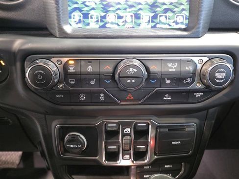 Used 2020 Jeep Gladiator Overland image 25