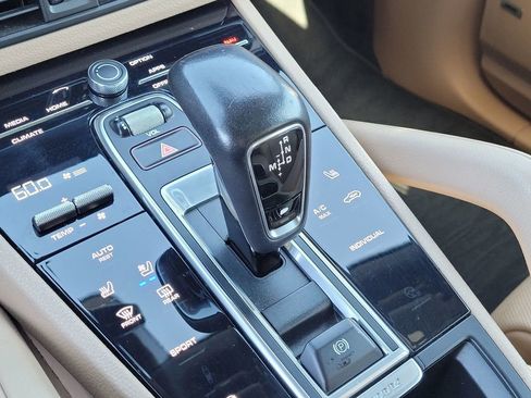 Used 2020 Porsche Cayenne image 26