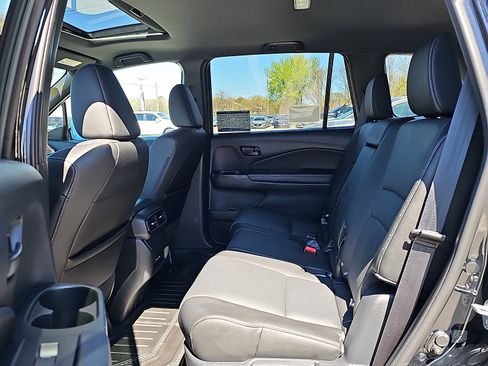 Used 2024 Honda Passport EX-L image 10